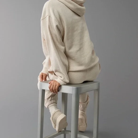 AE Everyday Luxe Hoodie - Picture 2 of 5